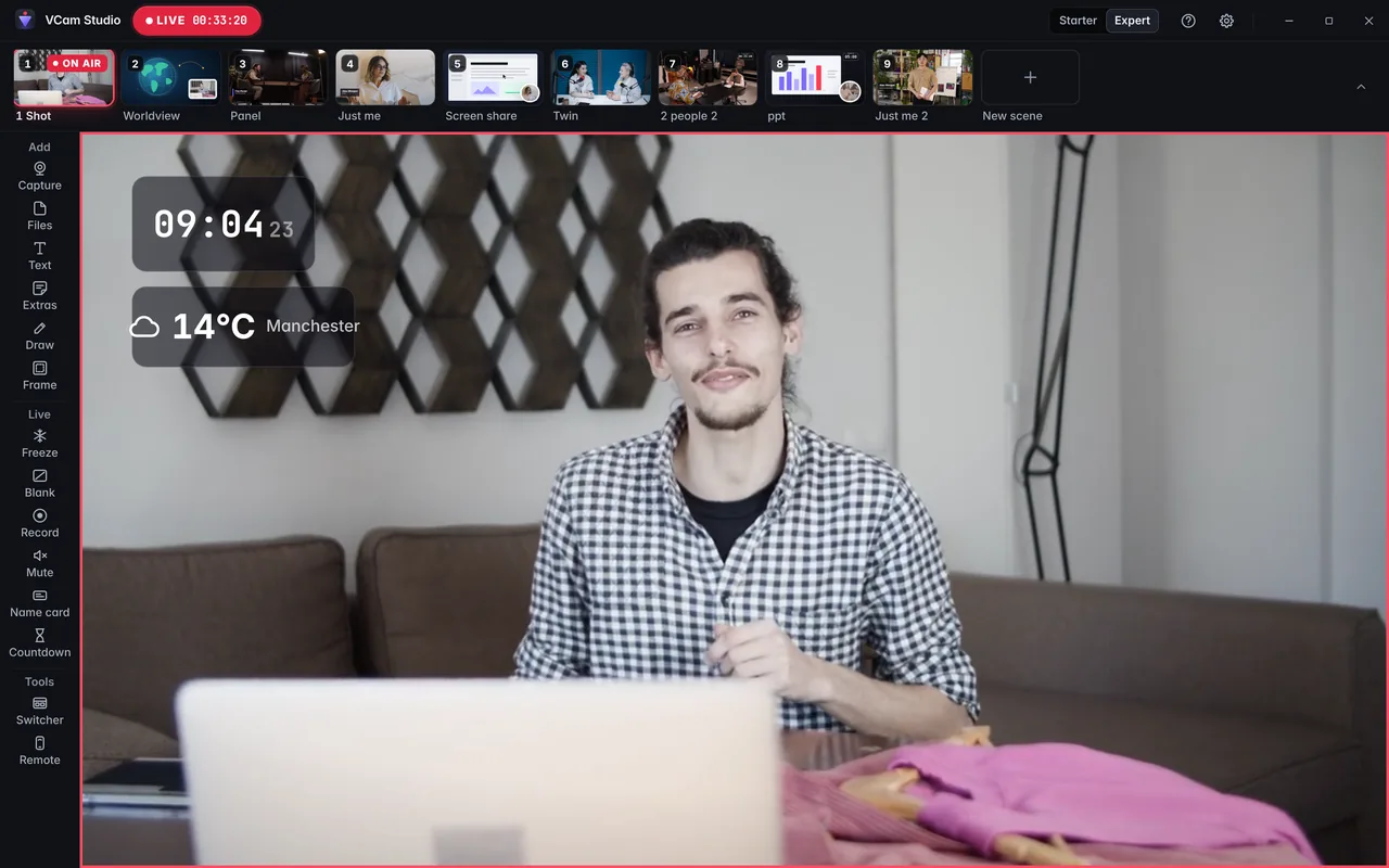 VCam Studio live, mit einer Moderatorin, einer Uhr und der lokalen Temperatur im Bild.